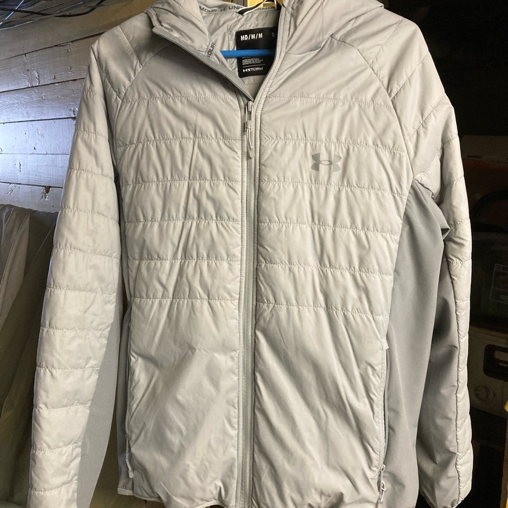 Under Armour Men's Light Gray Puffer Jacket medium